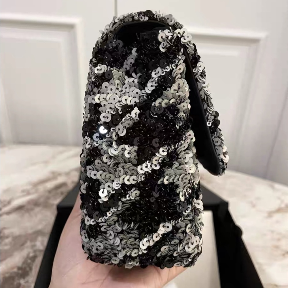 CHANEL BLACK & SILVER SEQUIN HOUNDSTOOTH HALF FLAP MEDIUM - Picture 8 of 10